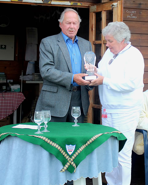 Rhona Foster winner recieves The -------- Trophy 
from Howard Rosevear (President)